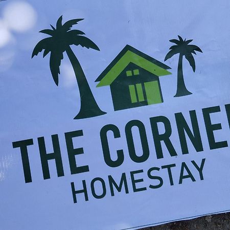 The Corner Homestay Kuta  Exterior photo