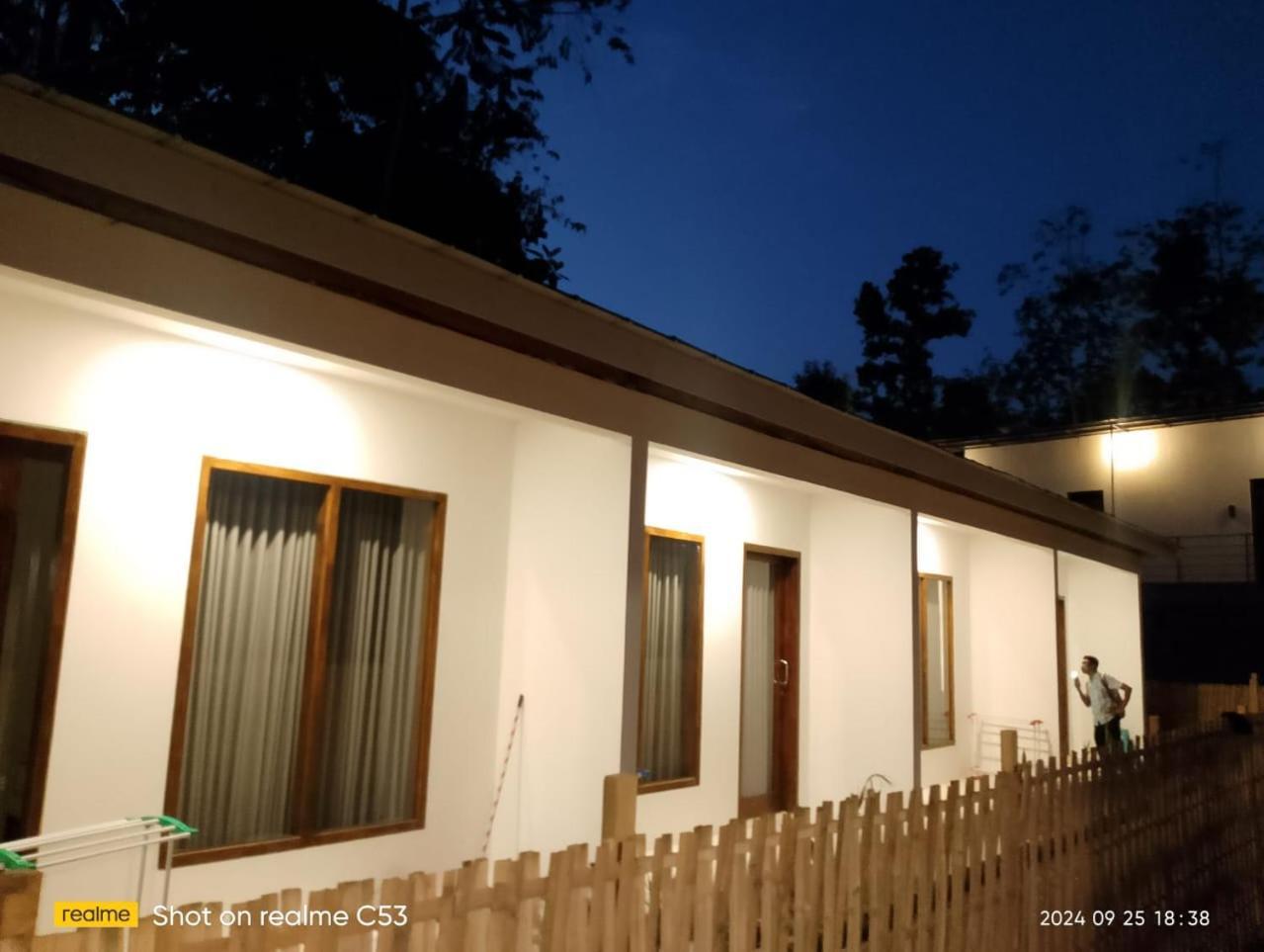 The Corner Homestay Kuta  Exterior photo